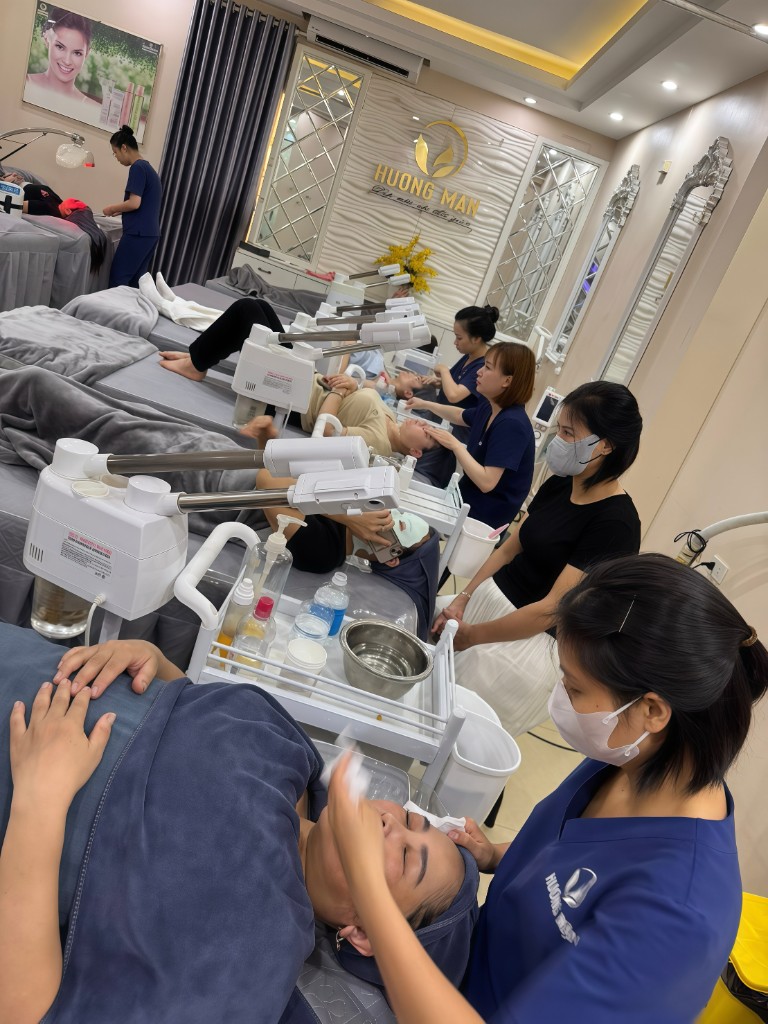 Phòng điều trị phun xăm Hương Mận