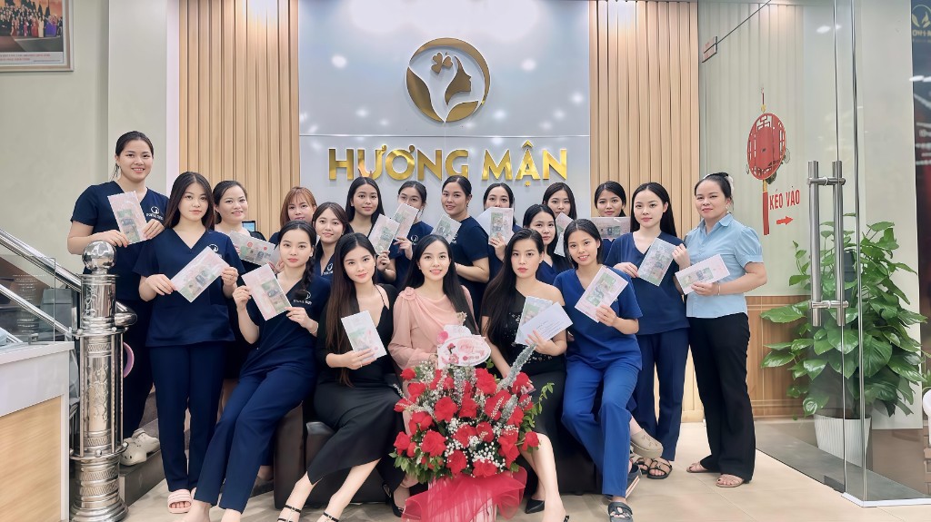 Đội ngũ nhân viên Hương Mận